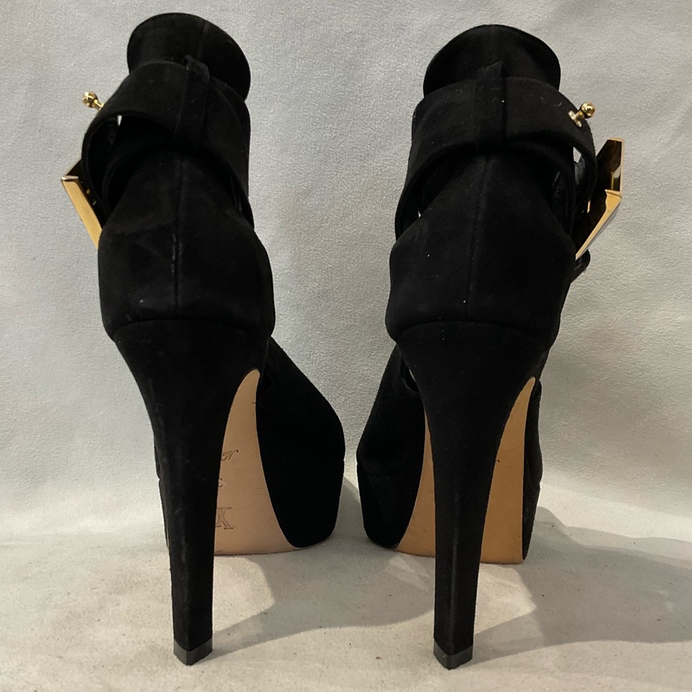 Louis Vuitton Heels - Picture 3 of 6